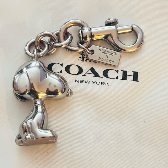 Coach x Peanuts Snoopy Keychain/ Bag Charm - Picture 16 of 16